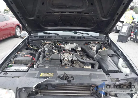 2011 Ford Crown Victoria Police Interceptor z USA, uszkodzony, nr VIN 2FABP7BV2BX167881